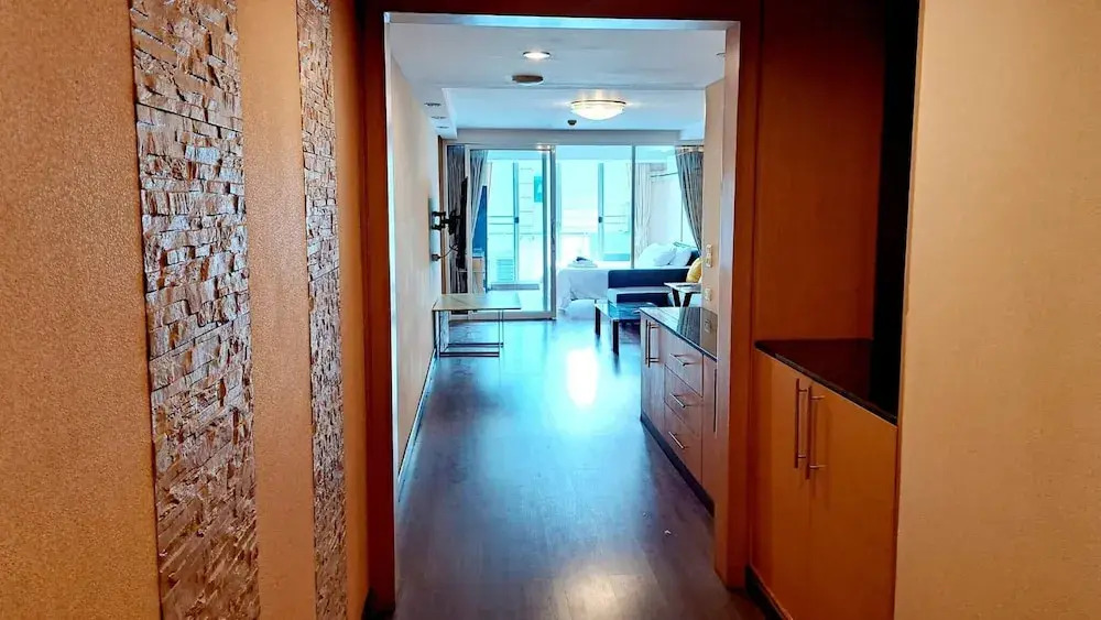 6D - 3 Bedroom Downtown Apartment With Shared Pool