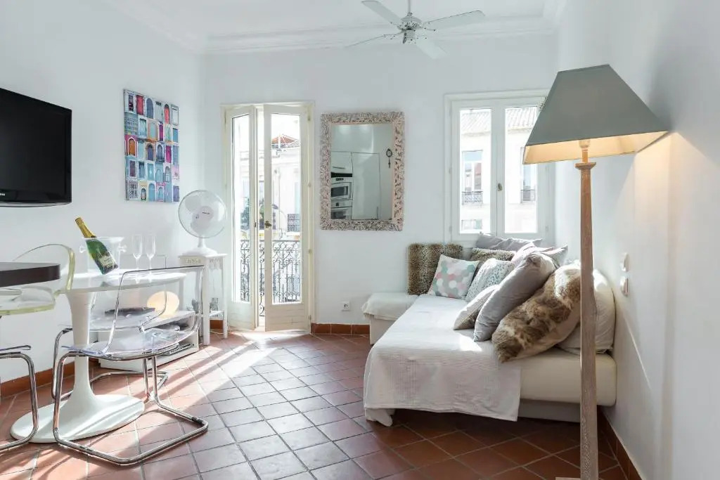 A Lovely Split Level Townhouse in the Heart of Cannes Next to the Marche Forville and the Palais - 1749