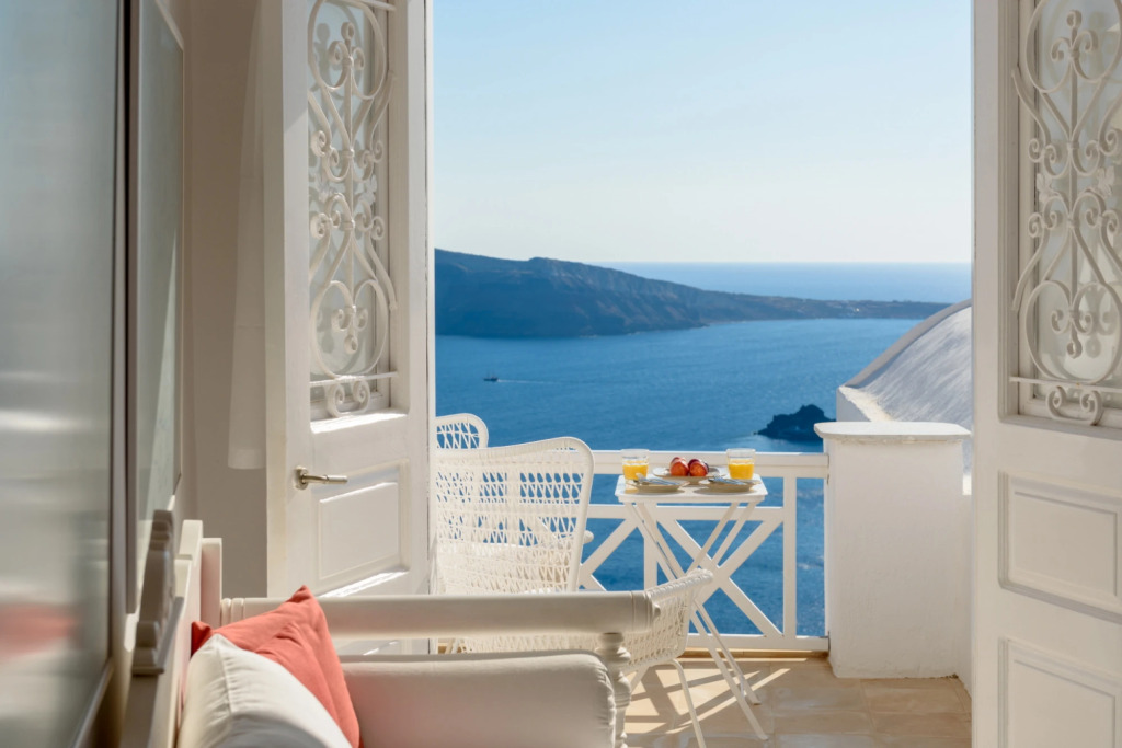 White House Villa with 3 bedrooms and amazing views at Oia