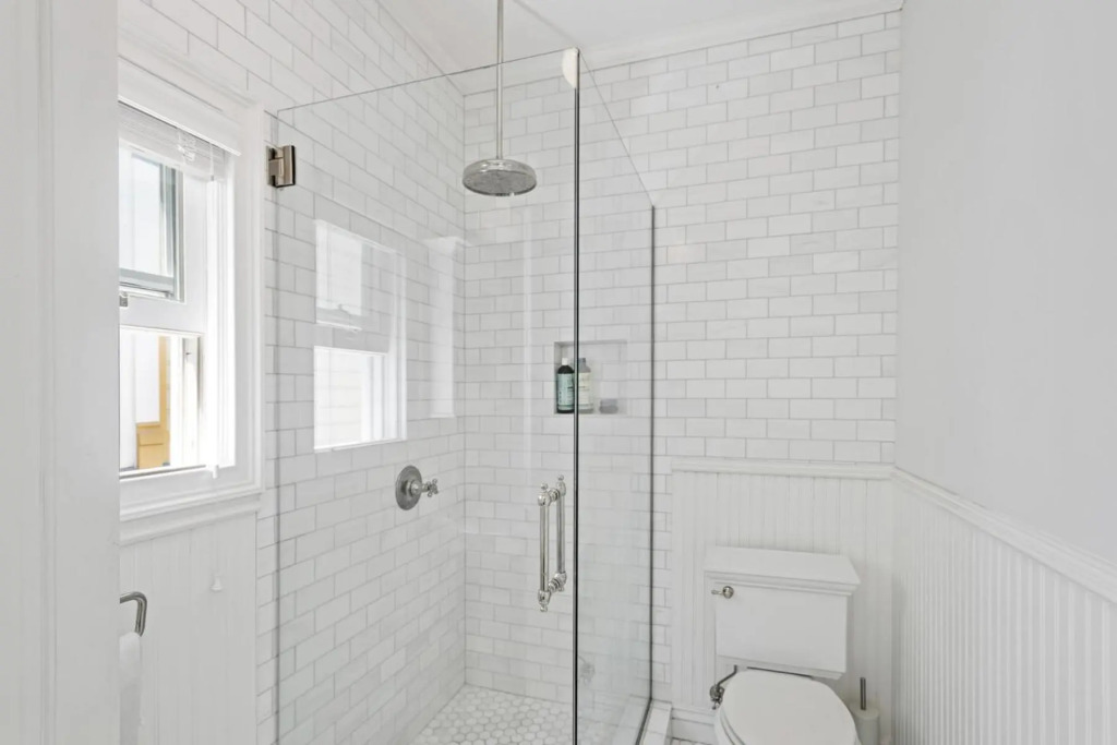 Upper level 1885 Queen Anne flat