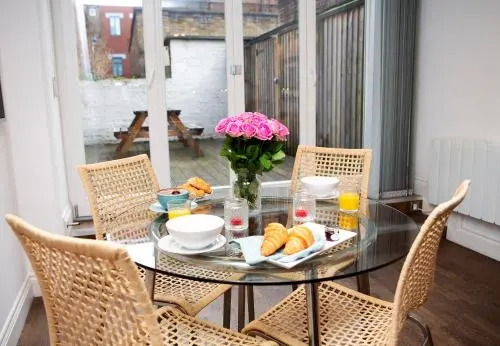 Apt 1, Trafalgar Square (1St Floor)