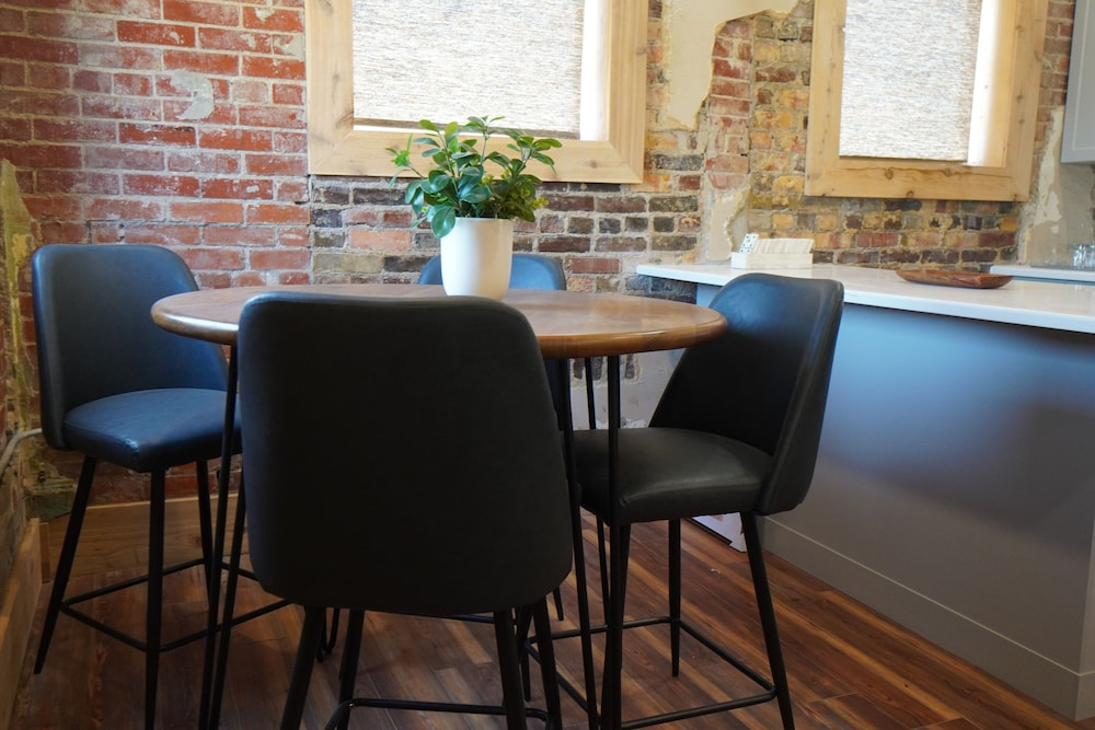 Brick Street Hotel