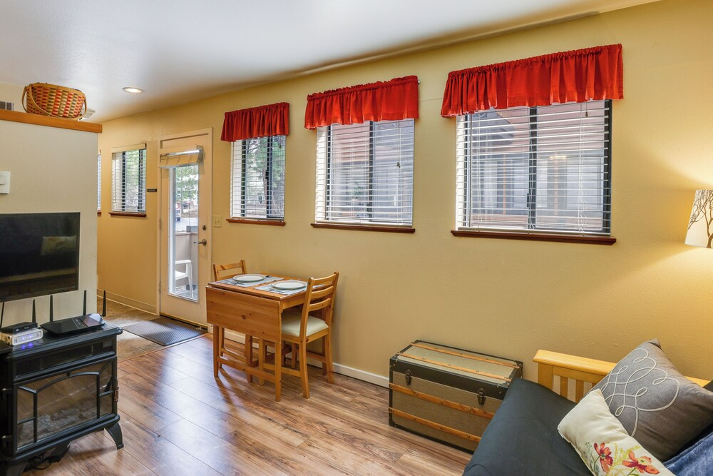 Sunriver Vacation Rental w/ Community Hot Tub!