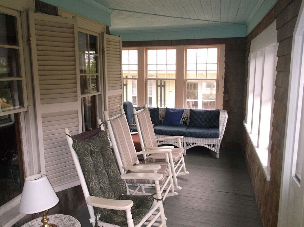 Cozy Cottage by the Sea - Y672