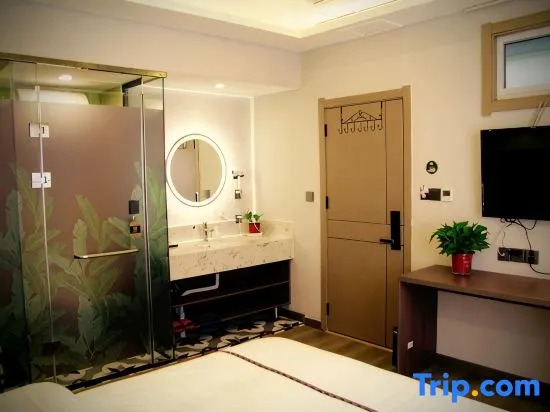 Taihua Lotus House B&B