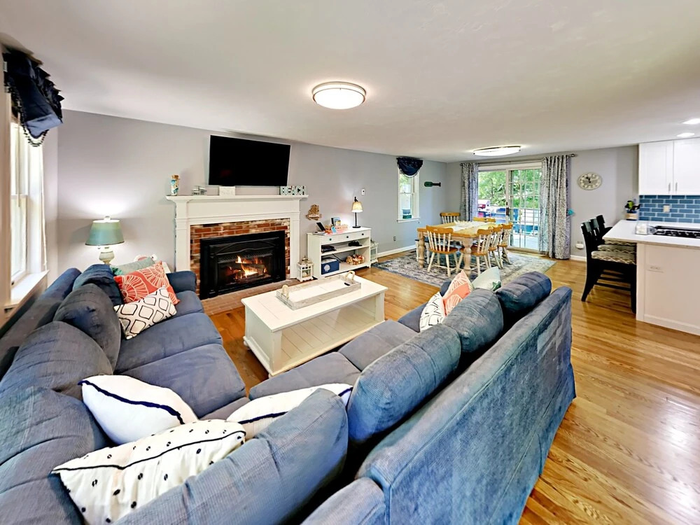 75 Lake St Home 3 Bedrooms 2 Bathrooms Home