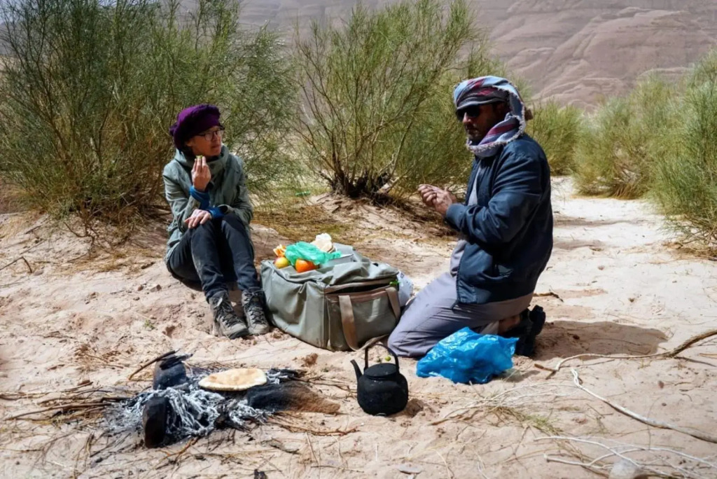 WADI RUM-Bedouin Tents and Jeep Tours