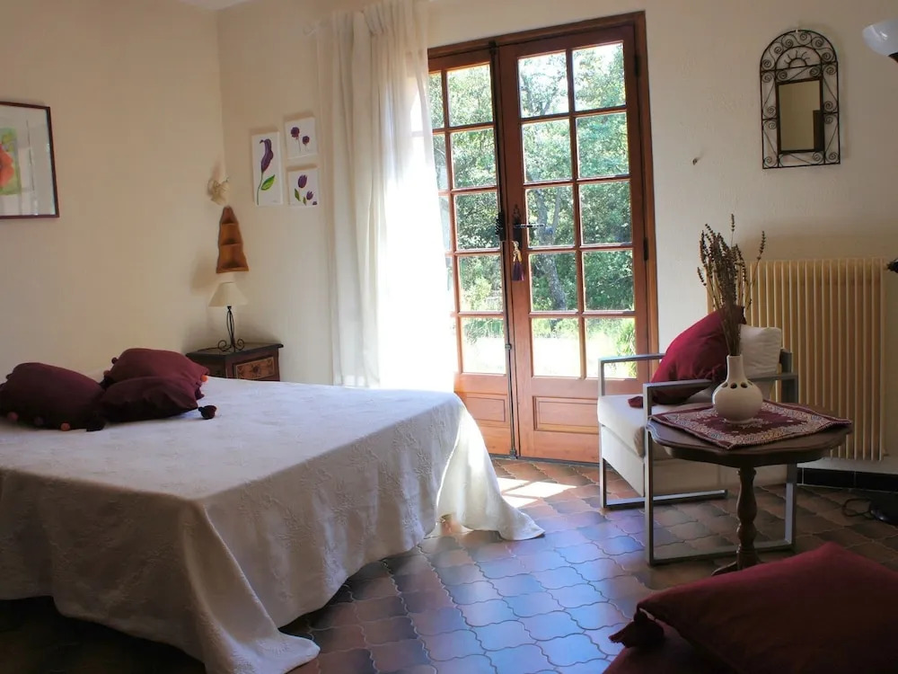 Charming Holiday Home in Tourtour, Provence With Garden