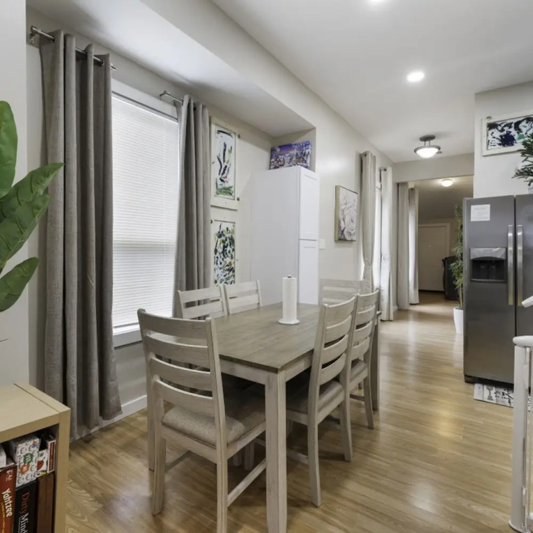 Luxury Family Friendly Home 6 Queen Beds
