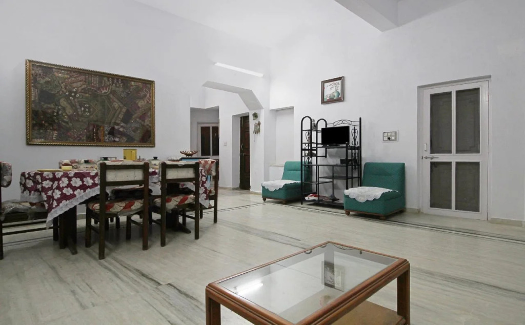 Thakore House By OYO Rooms