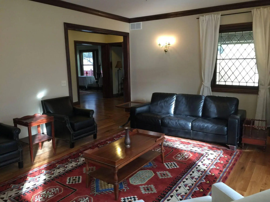 Dartmouth House Inn