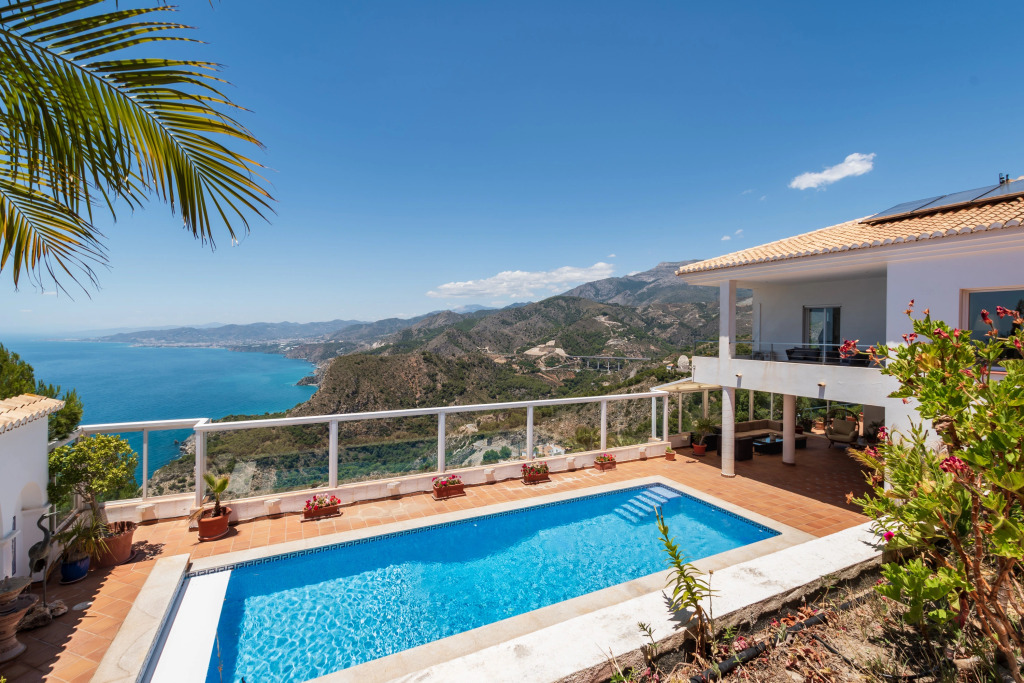 CERRO GORDO luxury 4 bedroom" vila" with spectacular views of the coast and mountain and 18m long swiming pool