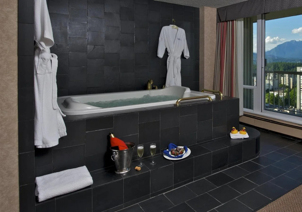 Coast Plaza Hotel and Suites