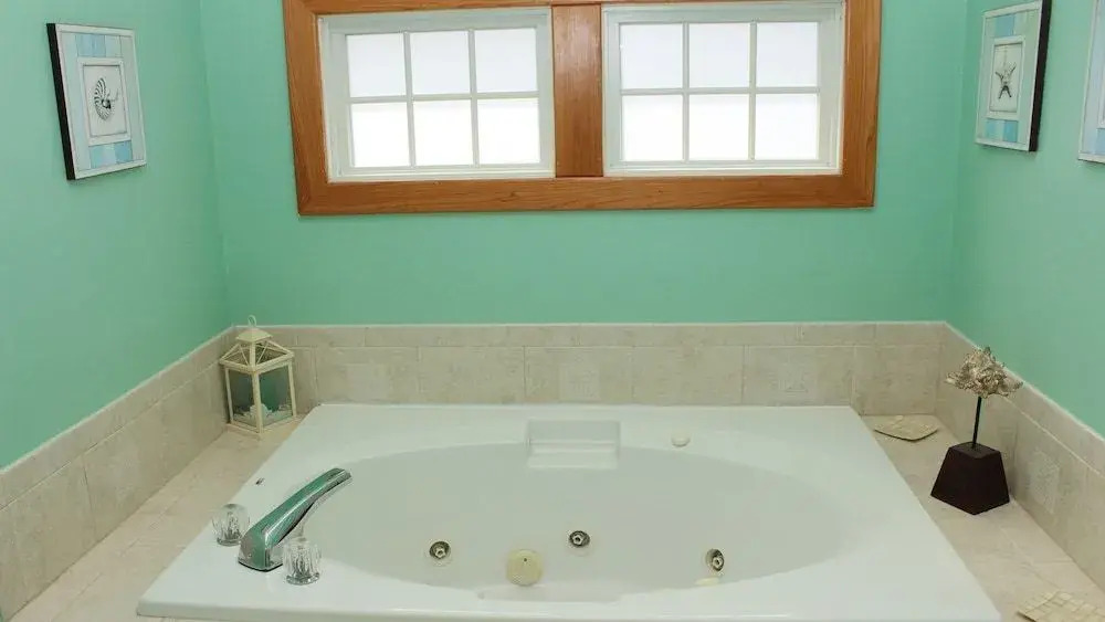 Catch a Breeze - 6 Br Home