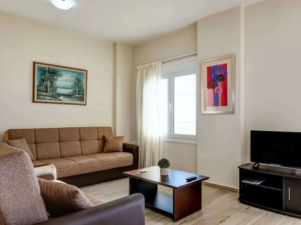 Seaview Studio in beautiful setting, west from Chania