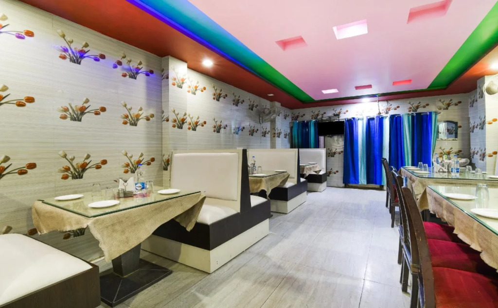 Hotel Holiday Inn By OYO Rooms