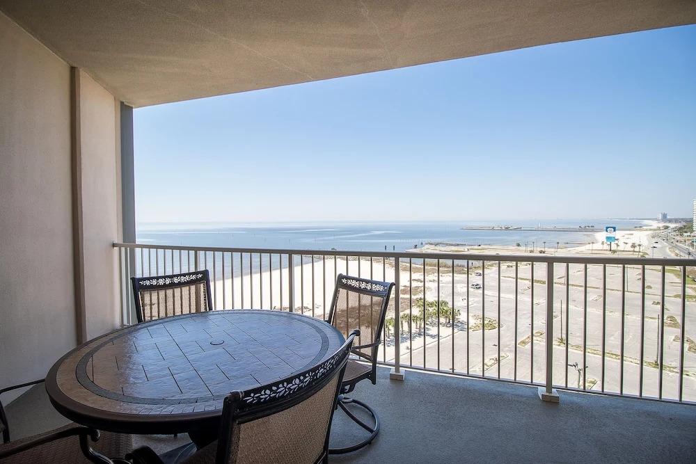 Sea Breeze 1011 Penthouse