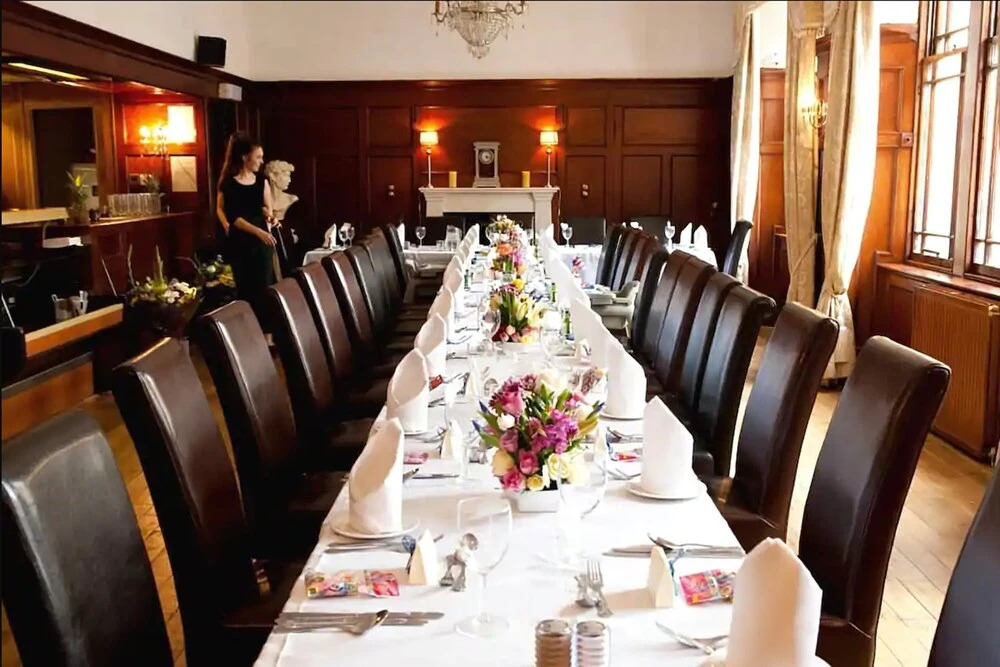 County Hotel