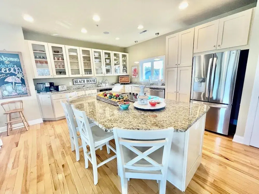 Blacstone Avenue 38285