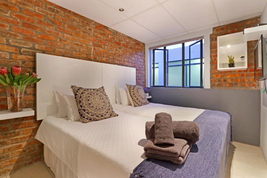 Happy Rhino Hotel