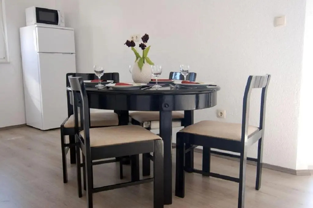 Apt Central - 40m from the beach