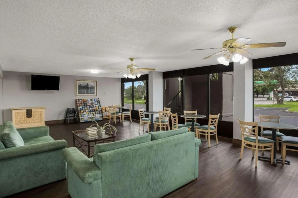 Super 8 by Wyndham Savannah