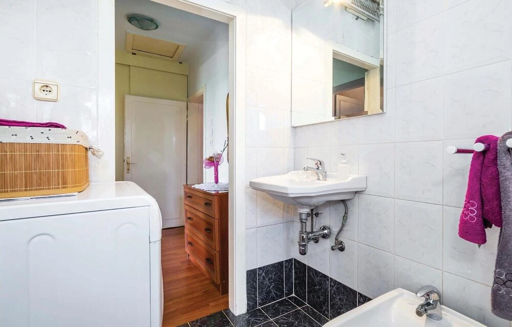 Beautiful Home in Lovran With Wifi and 2 Bedrooms
