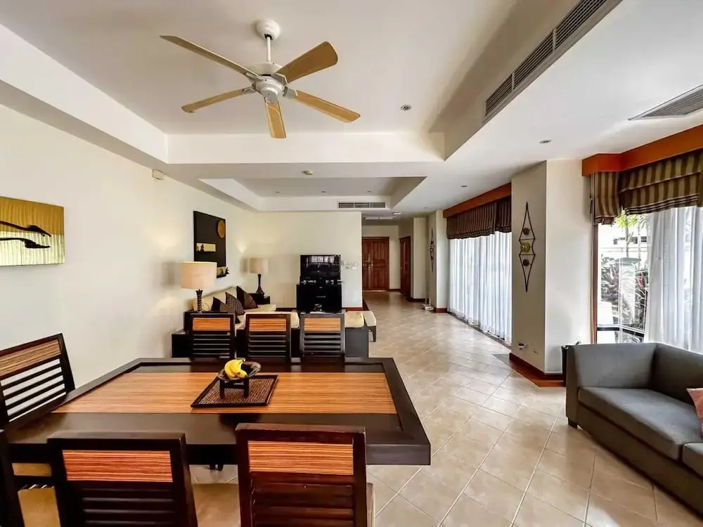 3Bed Villa - Sleeps 6 - Pool Garden Balcony
