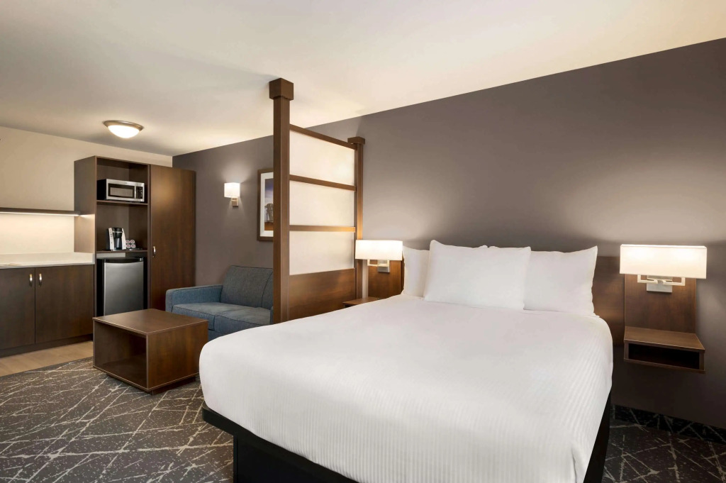 Microtel Inn & Suites by Wyndham Aurora