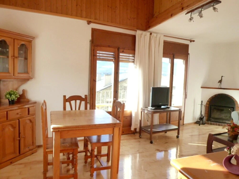 Apartment With 2 Bedrooms in Alp, With Balcony - 8 km From the Slopes