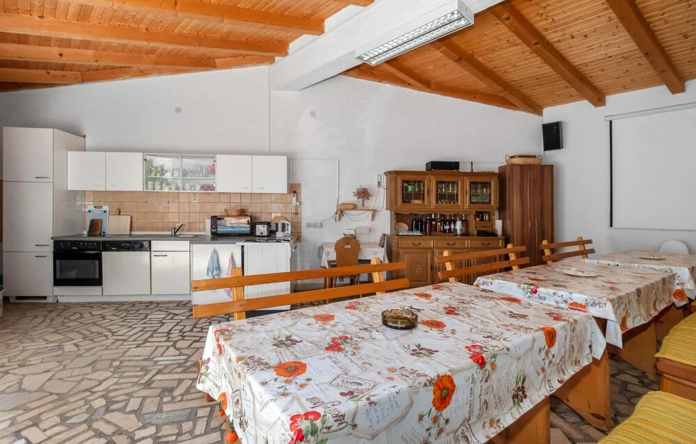 Beautiful Apartment in Klenovica With Wifi and 2 Bedrooms