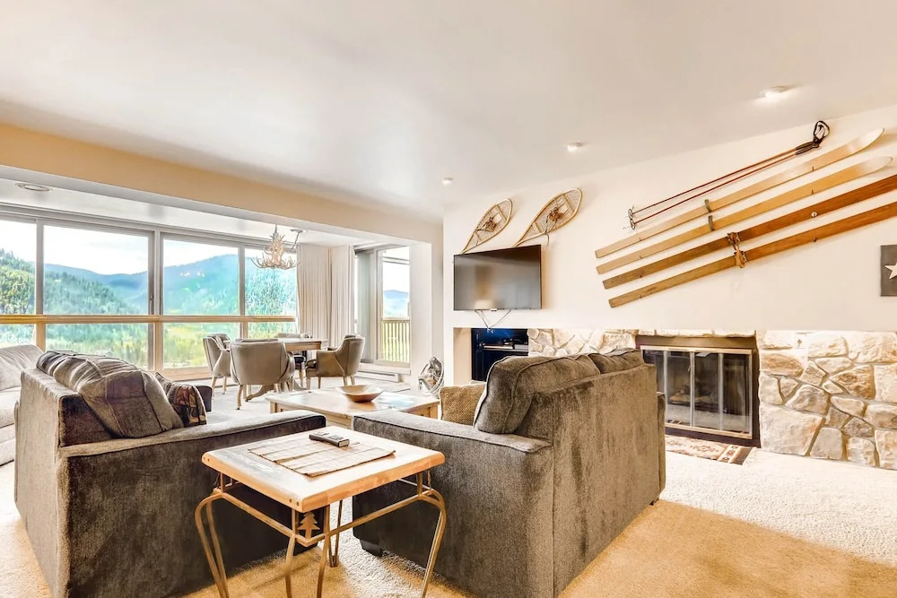 Spacious Penthouse 3br ~no Cleaning Fee~kids Ski Free! 3 Bedroom Condo by RedAwning