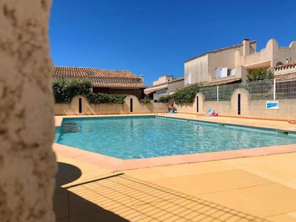 Villa Mitoyenne Climatisée, Piscine, Parking, 450m de la Plage - FR-1-607-17