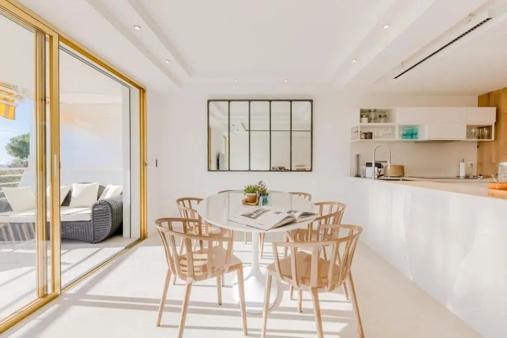 SERRENDY Splendid 3-bedroom apartment within an upscale