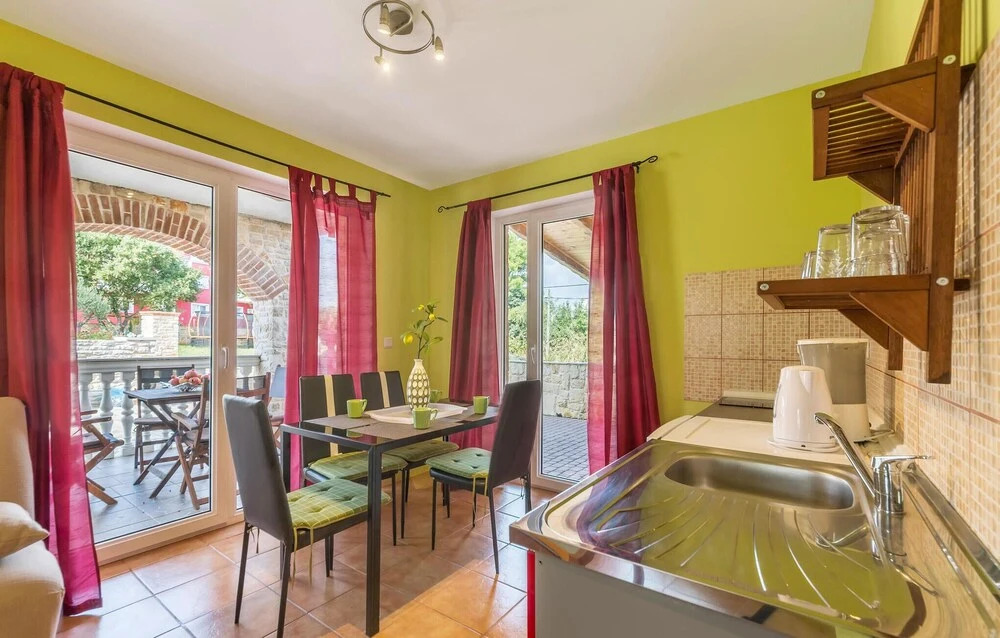 Amazing Apartment in Liznjan With 1 Bedrooms, Wifi and Outdoor Swimming Pool