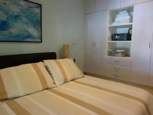 Great Location 1 Block To the Beach & 2 To Famous 5th Av.
