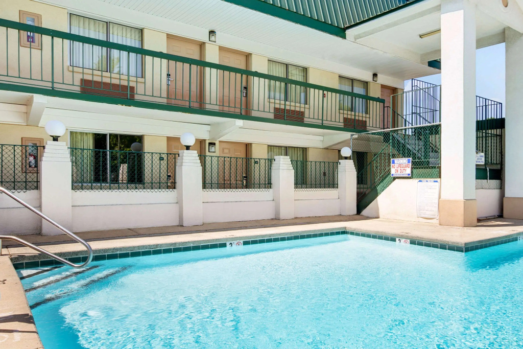 Super 8 By Wyndham Charlotte Downtown Area