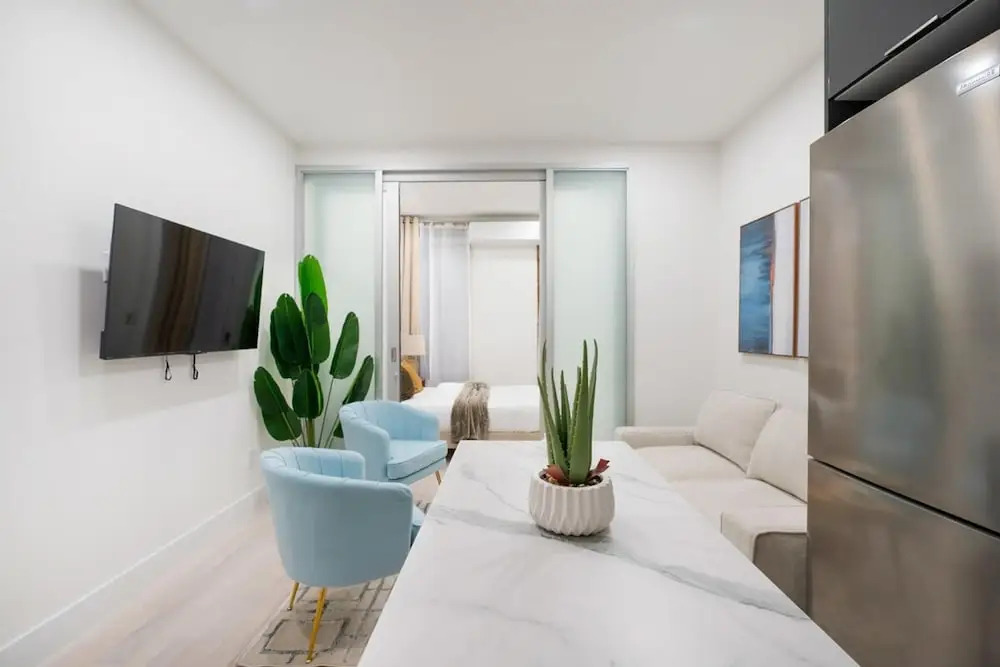 317-2a Sleek Modern 1Br UES W D
