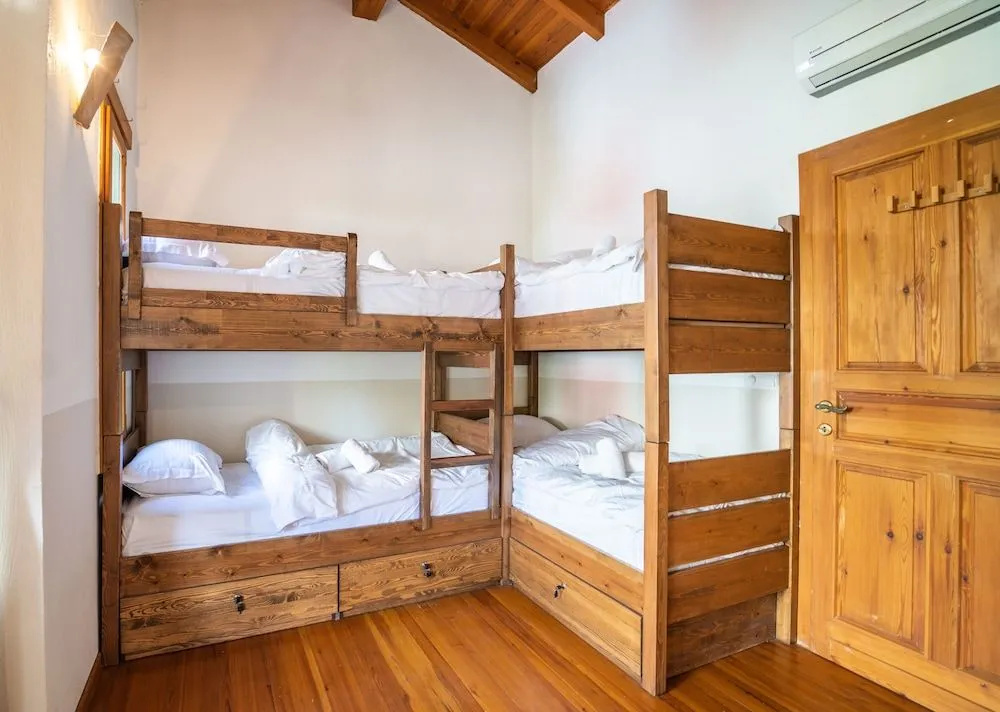 Banana Alaçatı Food & Stay