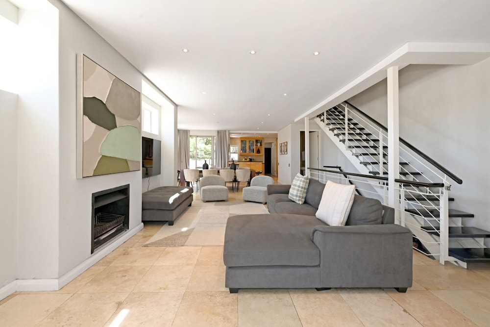 5 Bed House Pool Fresnaye Sea Point