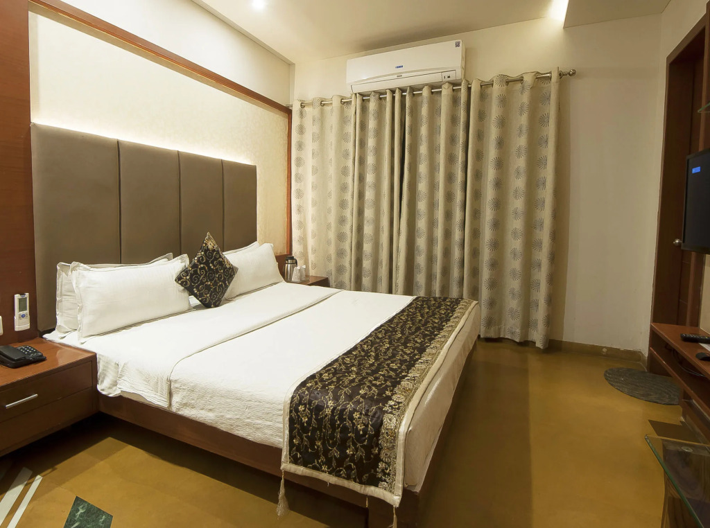 Uddhav Vilas A Family Hotel