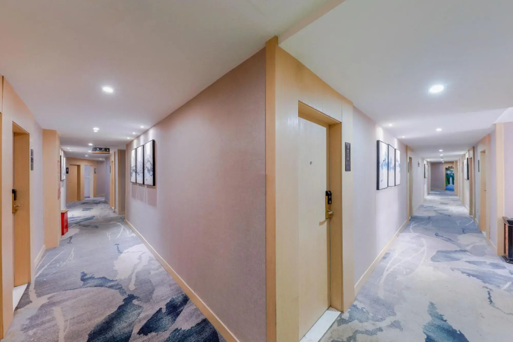 Super 8 Hotel (Wanzhou Wanda Plaza Gaosuntang Pedestrian Street Store)