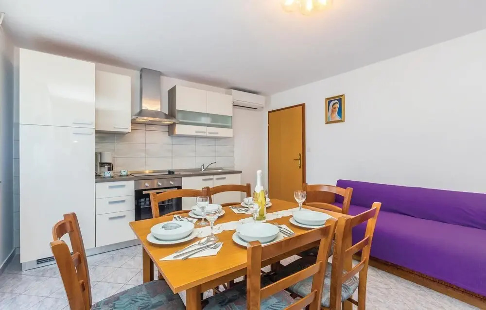 Beautiful Home in Jurandvor With Wifi and 2 Bedrooms