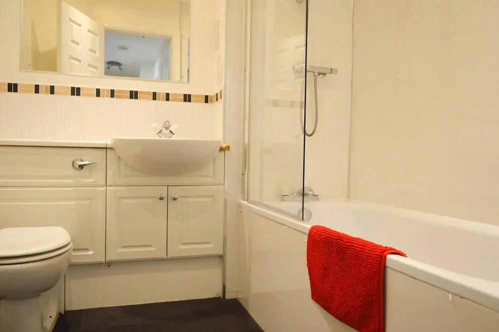 Attractive 3 Bedroom Flat in Central Haymarket