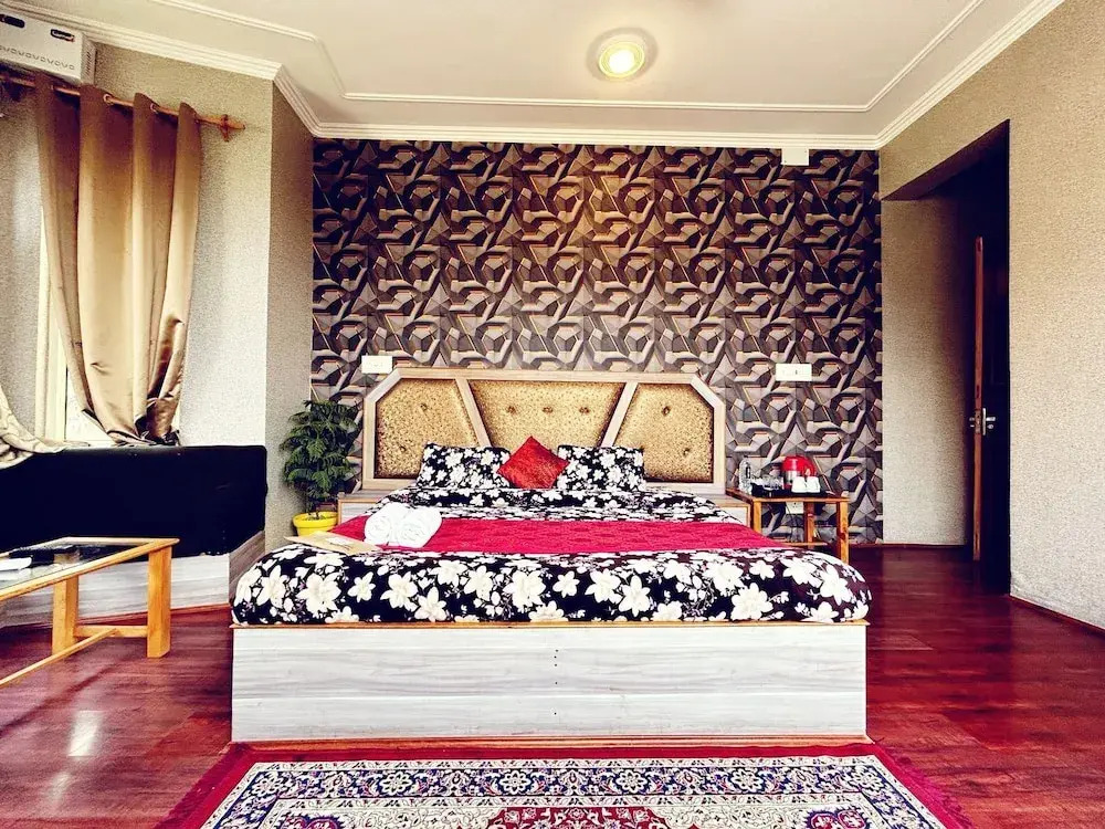 Rozan Jaai Orchard Hotel