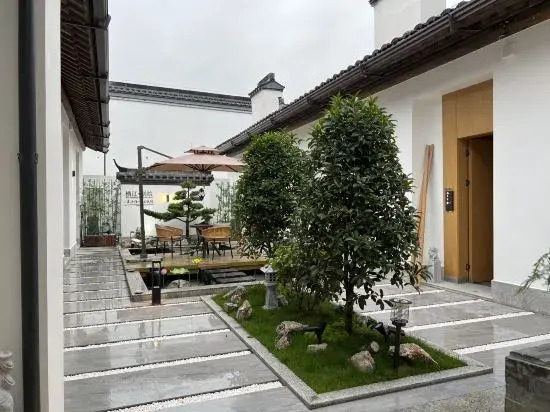 Fuyang Qijiang Bieyuan High-end Homestay (Raozhou Ancient Town Branch)