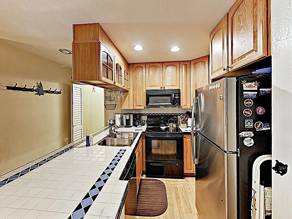 Mt. W/ Sleep Number Beds - Walk To Slopes 2 Bedroom Condo