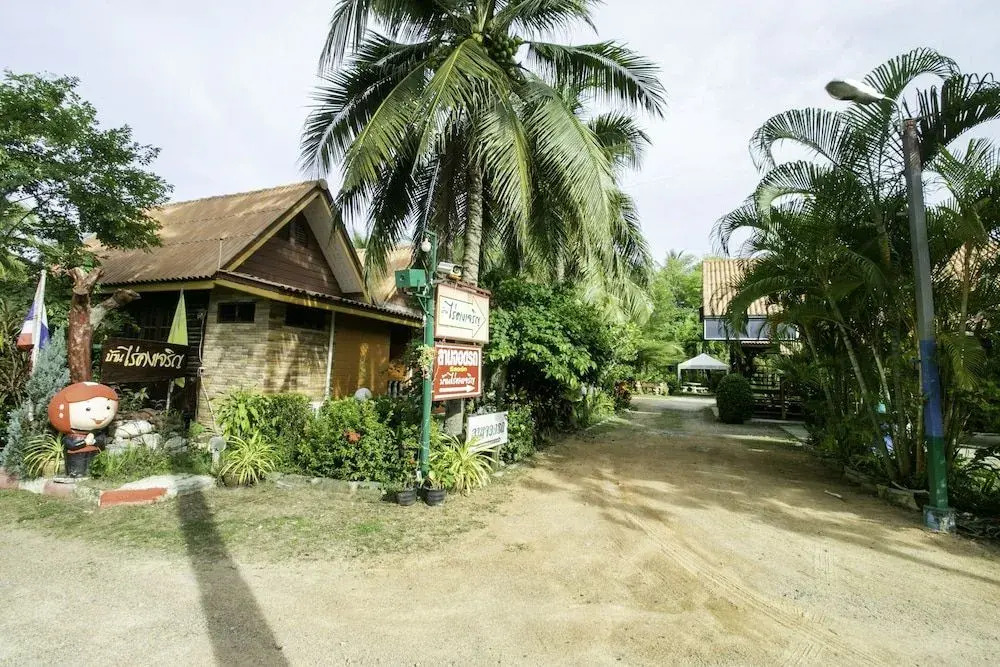 OYO 1062 Baanrai Kongjaroen