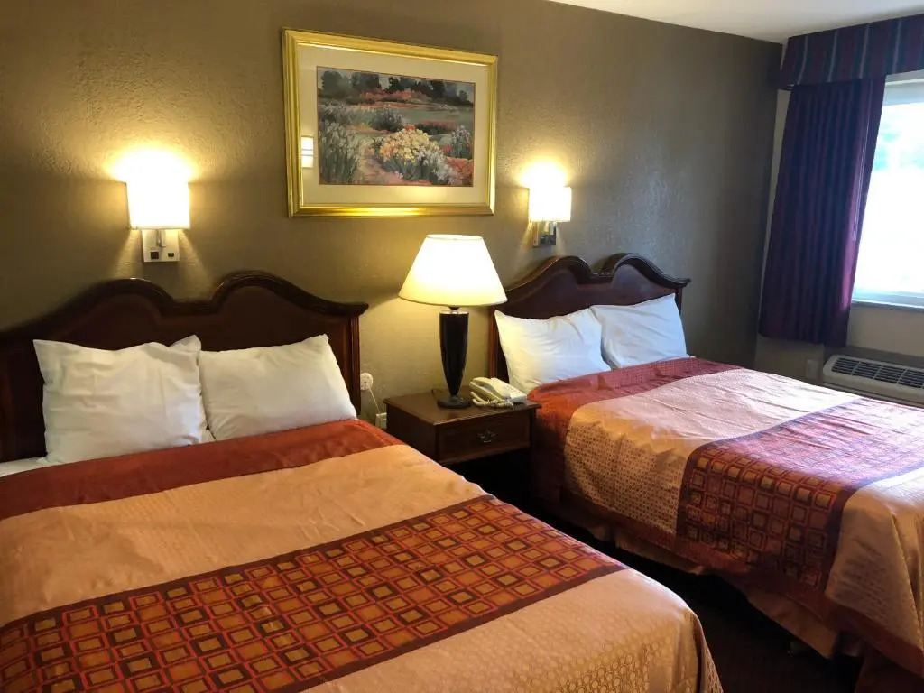 Travel Inn & Suites Flemington