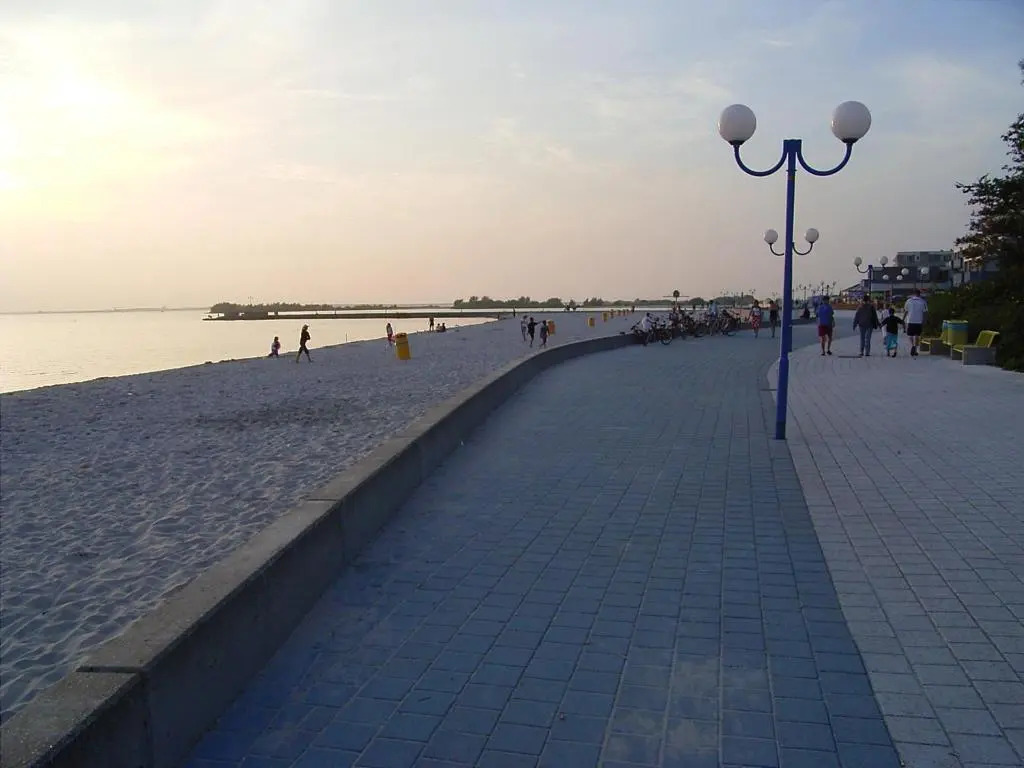 6 pers Duinvilla met sauna en internet aan het IJsselmeerstrand